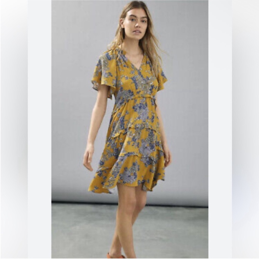 Anthropologie gold paisley pattern robin tiered mini dress flutter sleeve small